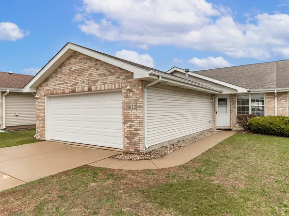 1622 Golden Oak Dr, Crown Point, IN 46307