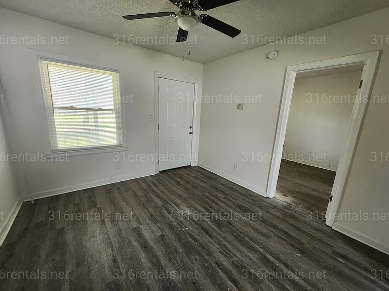 847 N Glendale St — Photo 3
