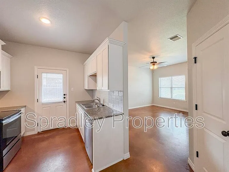 206 Juniper Dr #B — Photo 3