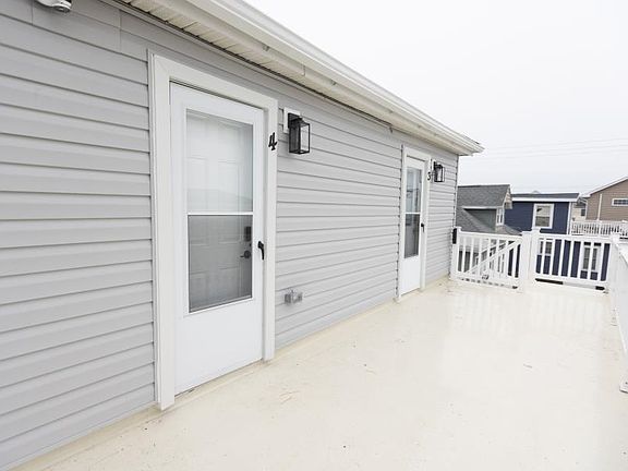 2nd image of 110 W Buttercup Rd #4