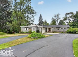 1910 Lake Ct, Owosso, MI 48867