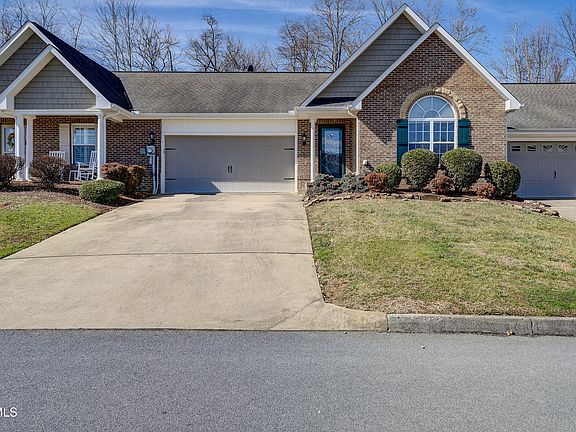 3rd image of 221 Bridgewater Ct