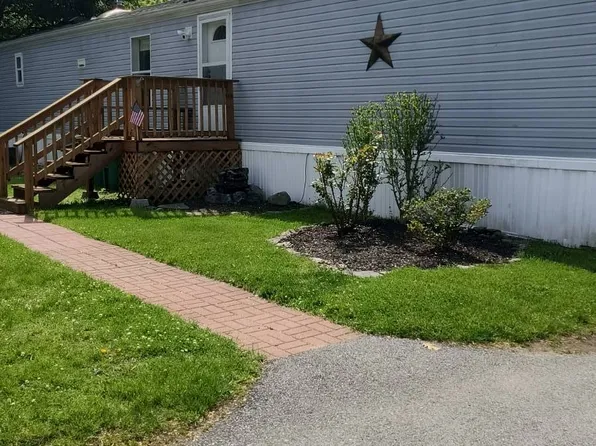 38 Feller Ct, Poughkeepsie, NY 12603