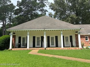 207 S Pear Orchard Rd, Ridgeland, MS 39157