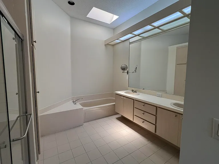 244 Hampton Pl — Photo 16