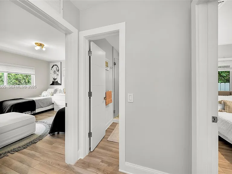 736 W 51st St — Photo 14