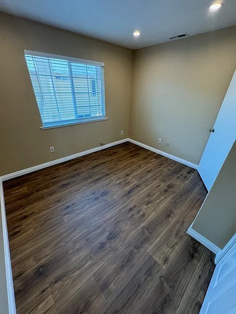 3 bed, 2.5 bath, 1271 sqft, $3,200 — Photo 4