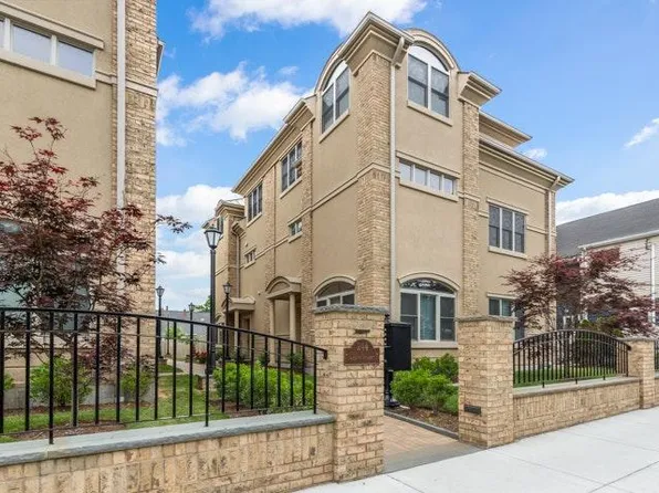 244 Adams St #2, Newton, MA 02458