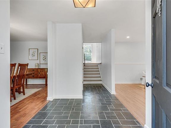 3rd image of 3560 Embry Cir