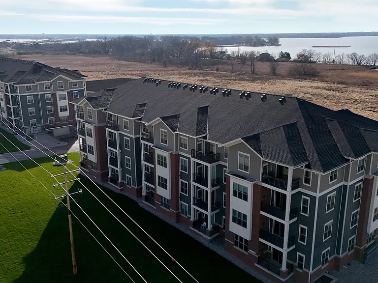 Red Earth Apartments- On Lake Butte Des Morts — Photo 10