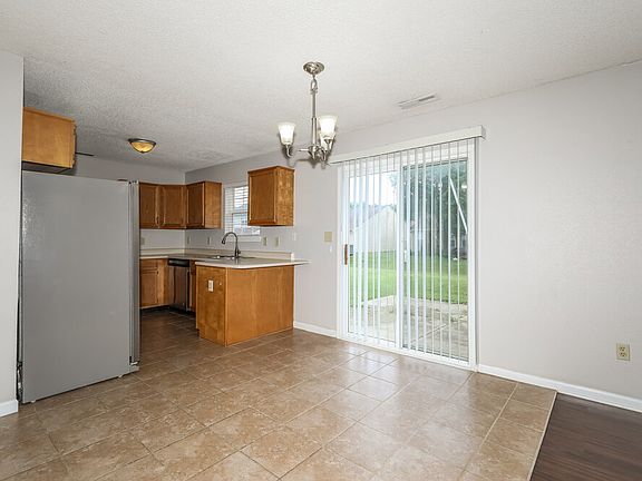 5th image of 19166 Strand Ct