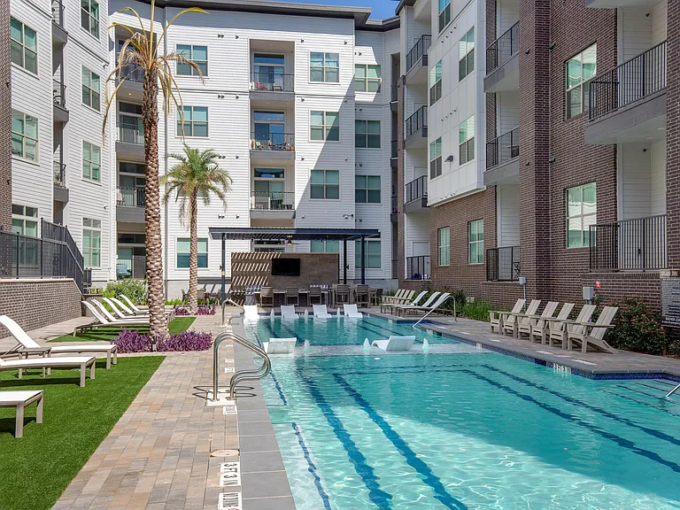 The Monroe Apartments — Photo 21