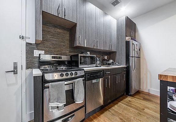 2nd image of 871 Bergen St APT 3A