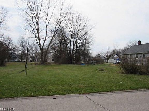 3rd image of 427 16th St