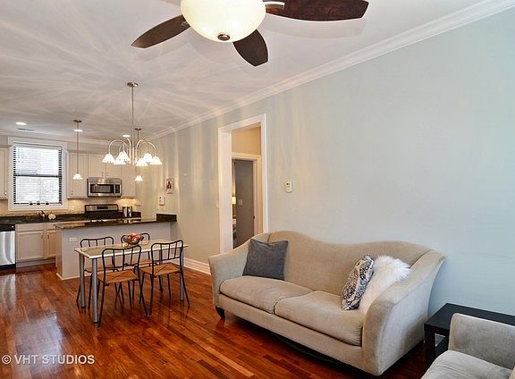 3rd image of 6204 N Lakewood Ave APT 2N
