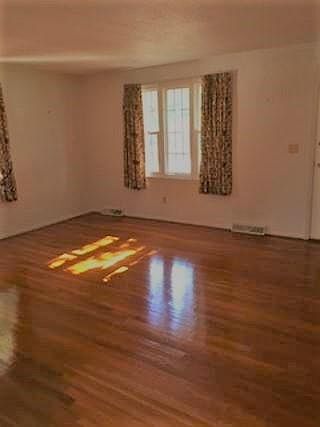 2nd image of 134 Rowe Ave