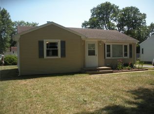 35 Meadowdale Dr, Rochester, NY 14624