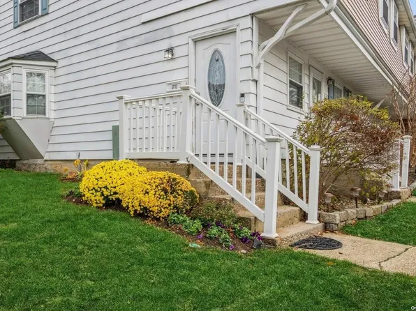 1213 Towne House #1213, Hauppauge, NY 11749