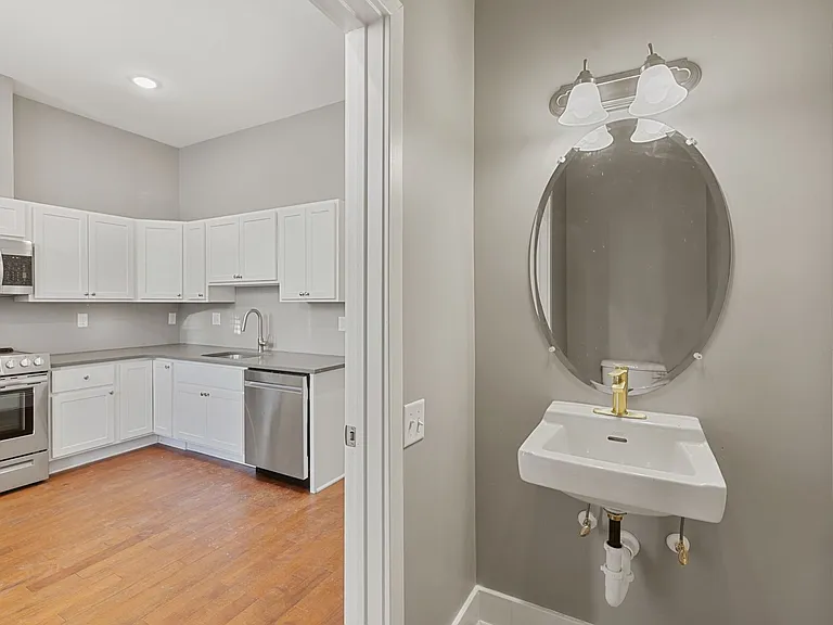 170 W Washington St — Photo 29