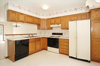 4th image of 4706 Weston Ave #K