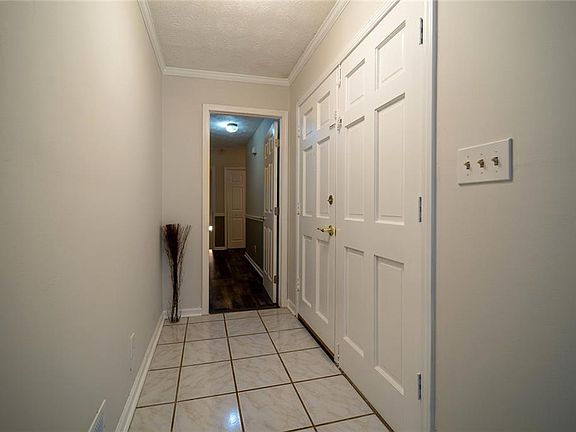 4th image of 816 Club Ct