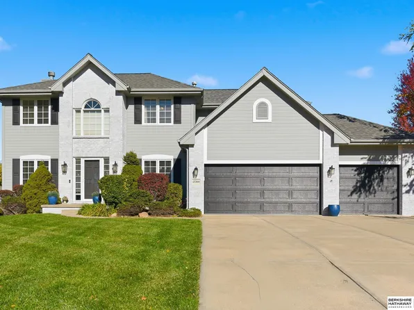 17744 Dorcas Cir, Omaha, NE 68130