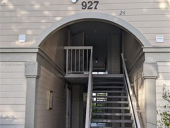 2nd image of 927 NE 199th St APT 205