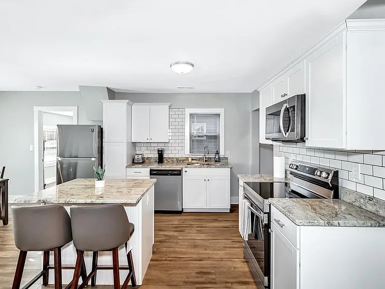 2604 Holmes Ave NW — Photo 6