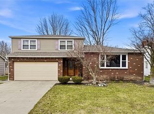 89 Montbleu Dr, Getzville, NY 14068