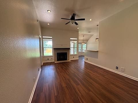 3rd image of 322 Meadowside Dr