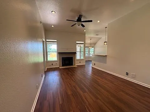 322 Meadowside Dr — Photo 3