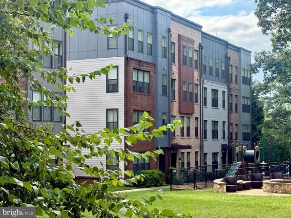 12138 Loblolly Dr #30, Fairfax, VA 22033