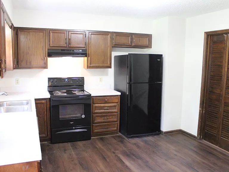 Kitchen with all appliances furnished, also have the luxury Vinyl newly installed.