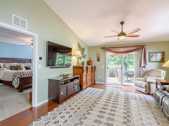 3rd image of 353 Normandie Dr