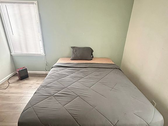 3rd image of 11417 Denver Ave