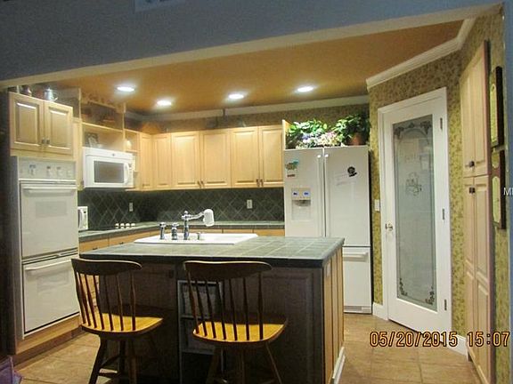 5th image of 373 Goldstone Ct