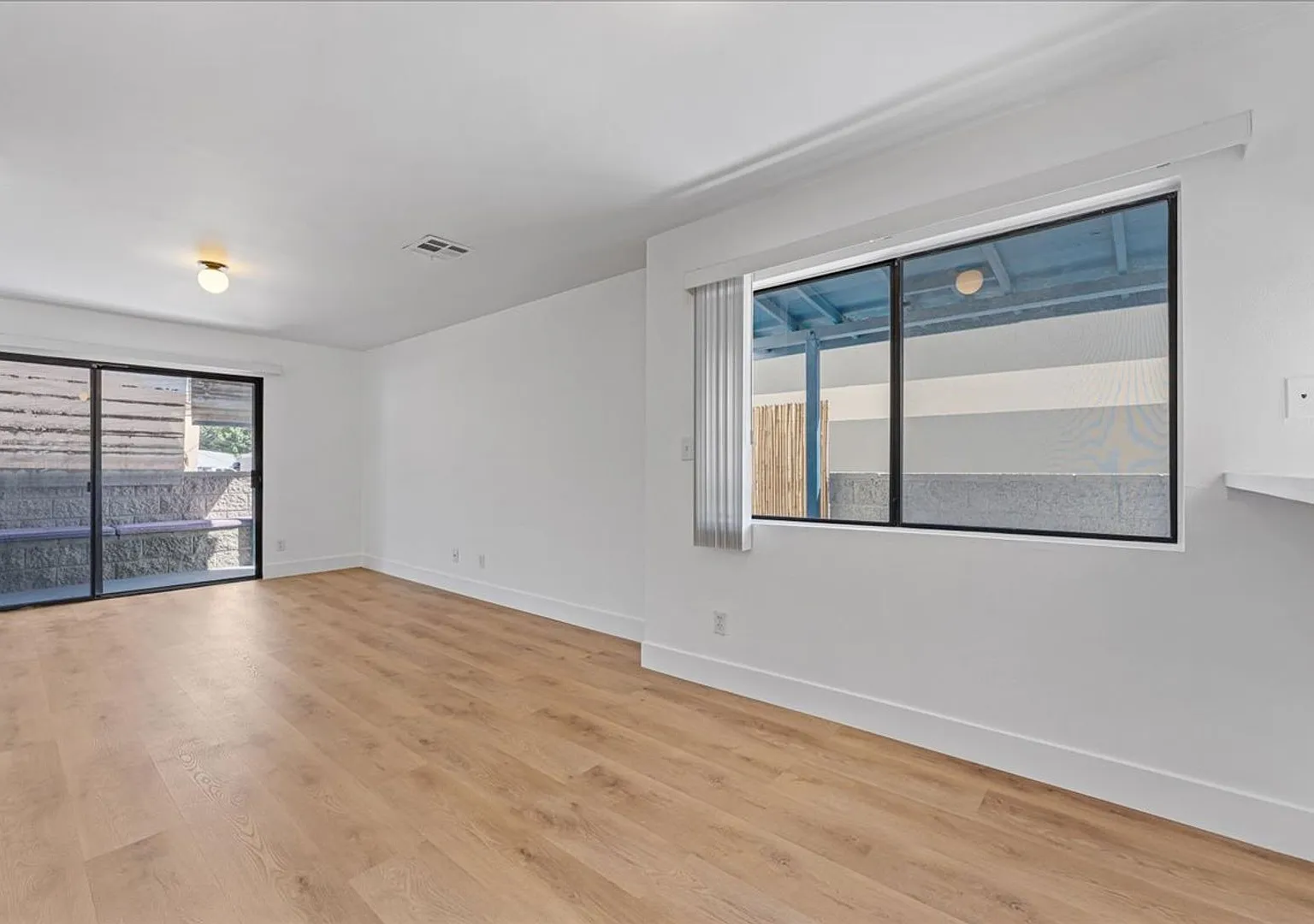 Gorgeous One Bedroom Two Story Loft | One Of A Kind Glendale Apartment — Photo 3
