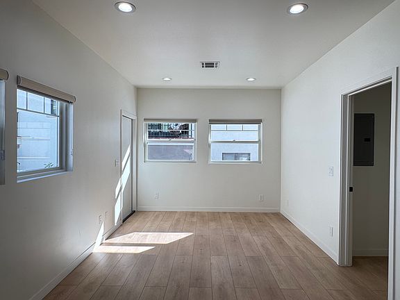 3rd image of 370 S Los Robles Ave #2