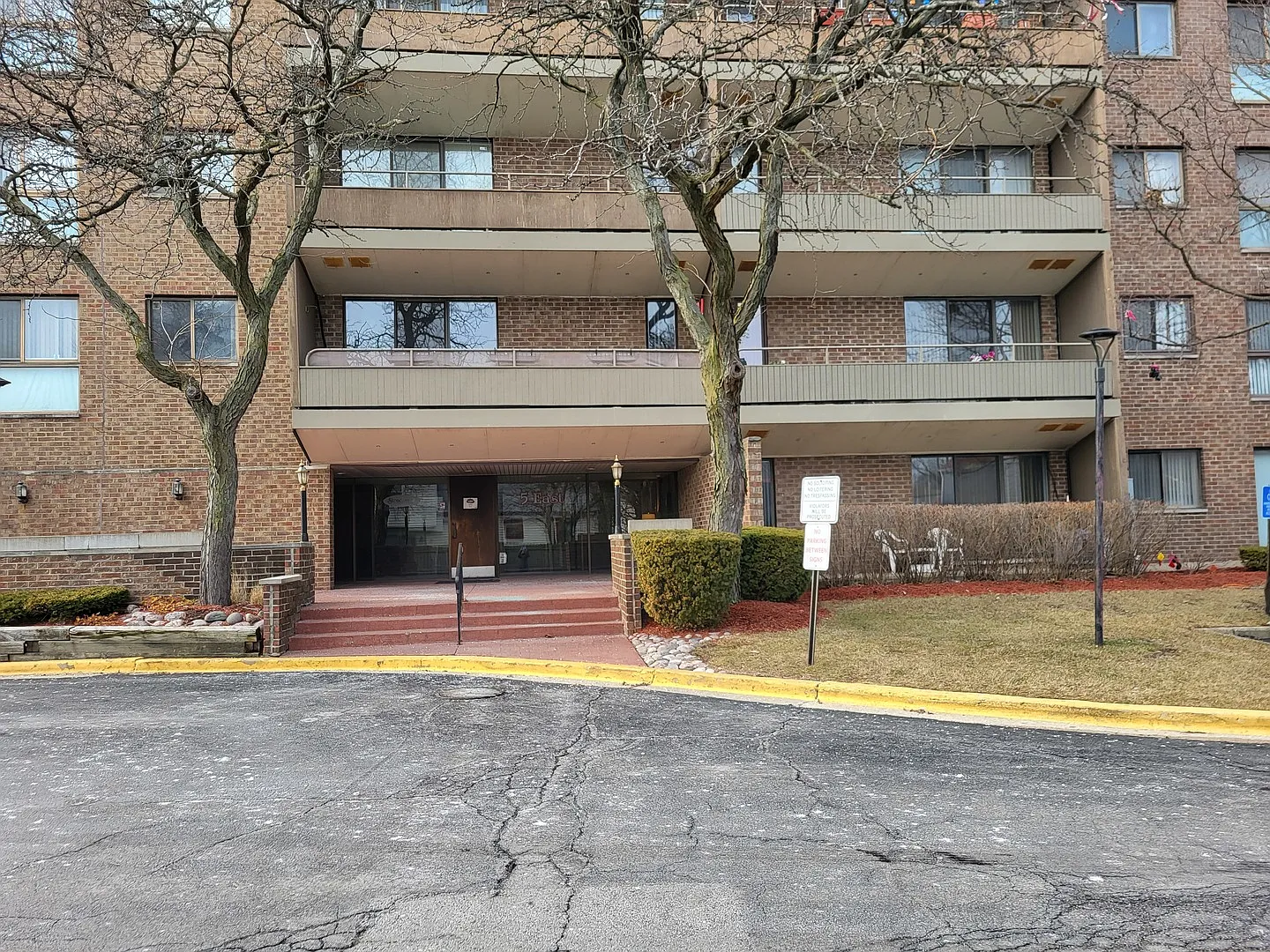 5 E Carriageway Dr APT 102 photo 1