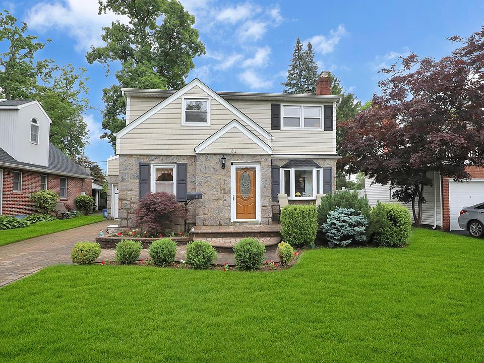 1st image of 31 Oak Dr