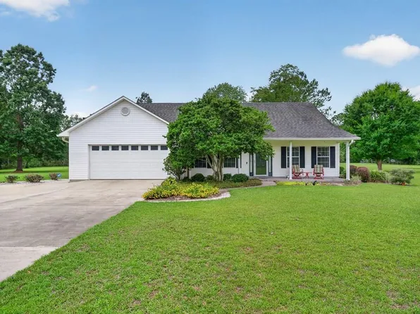 674 Forest Hills Dr, Douglas, GA 31535