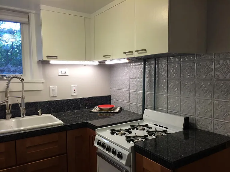 Kitch w/ Tin Wall