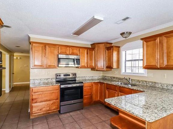 3rd image of 7879 Winoak Ln #1