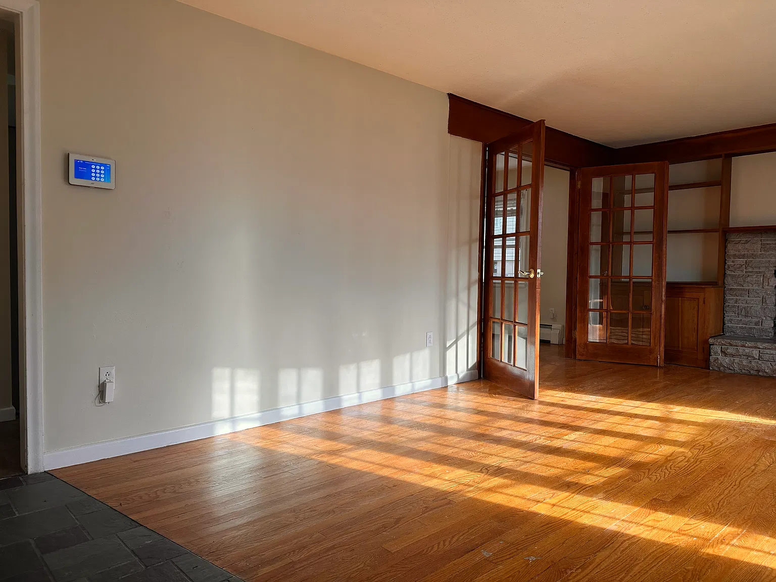 2 bed, 1.5 bath, 1300 sqft, $2,200 — Photo 3