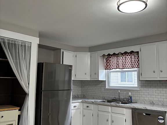 5th image of 175 Argus Dr #A