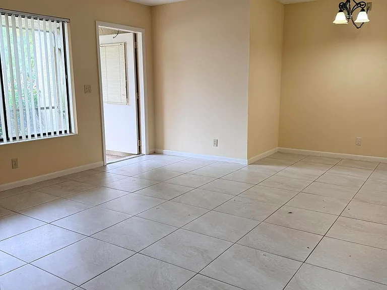 507 Shady Pine Way #D1 — Photo 2