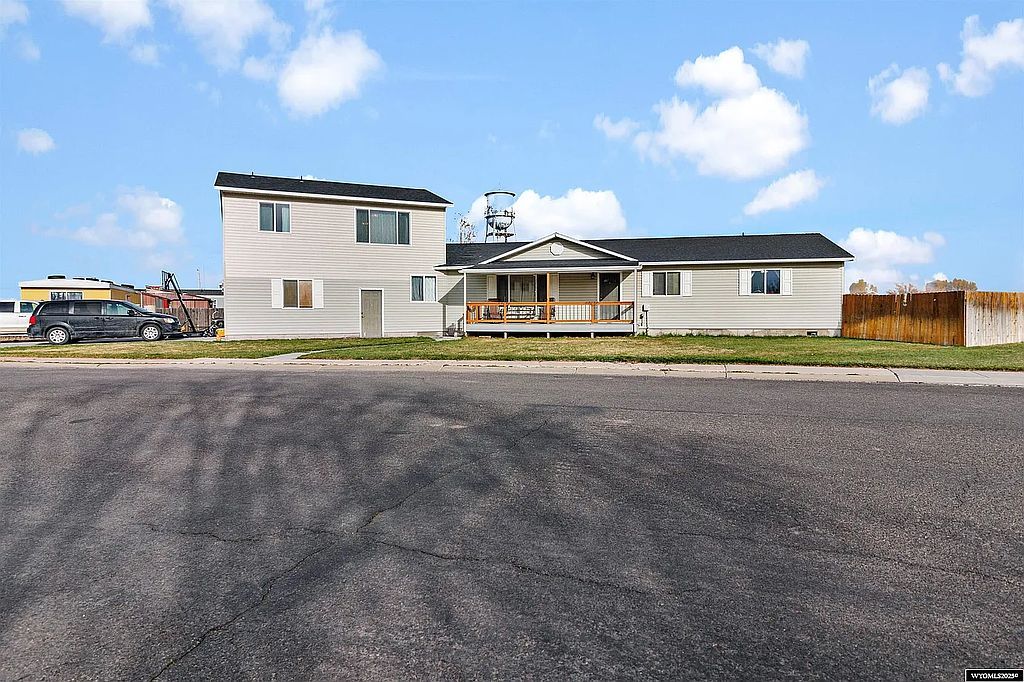 309 W Willow St - Property Image