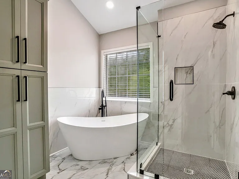 8008 Clearview Cir — Photo 22
