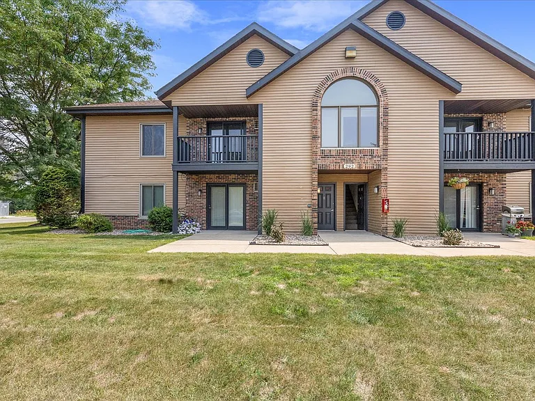 266 & 292 Cory Ave — Photo 4