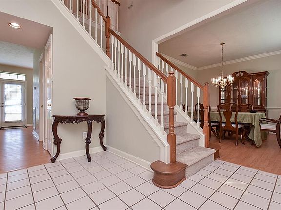 5th image of 2402 Edgewood Dr